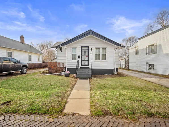 2725 E Walnut St, Des Moines, IA 50317