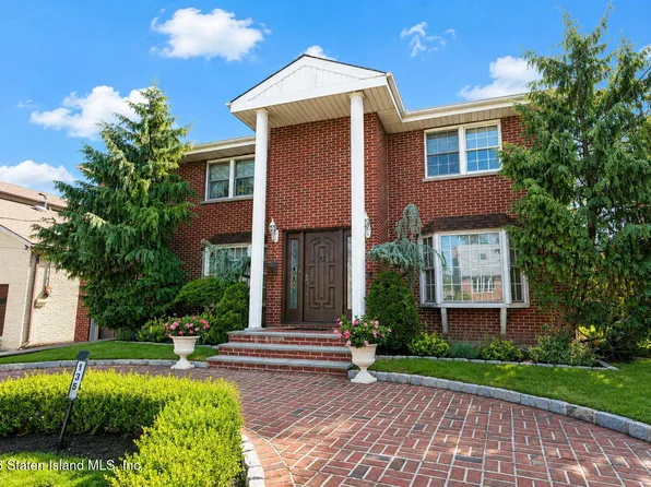 135 Overlook Ter, Staten Island, NY 10305