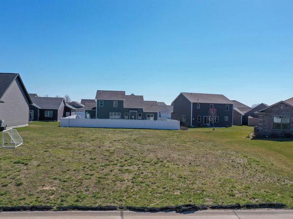 751 Muirfield Cir, Eldridge, IA 52748