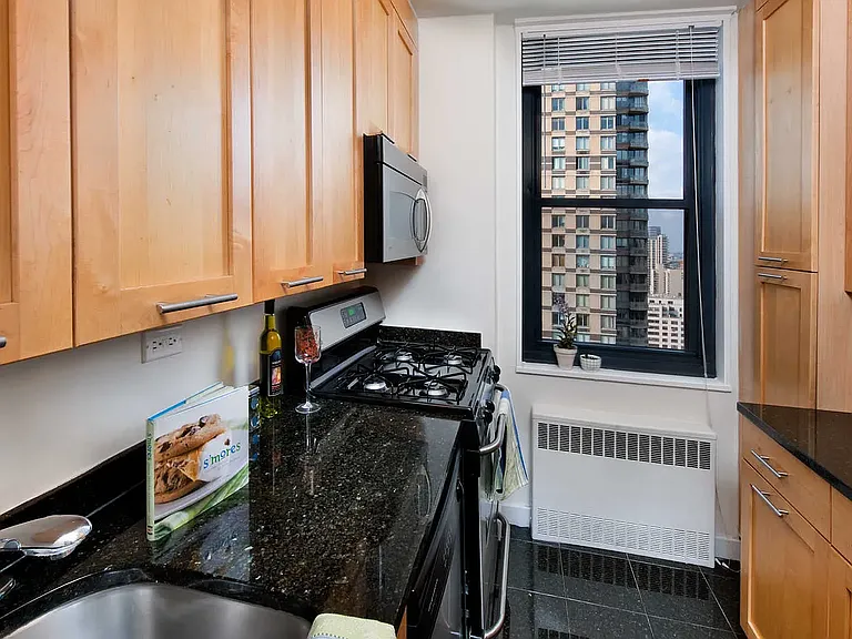 303 E 83rd St #11C — Photo 39