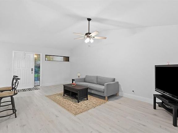 5th image of 9325 Chelsea Dr N