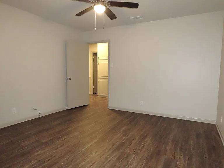 704 Kelli — Photo 22