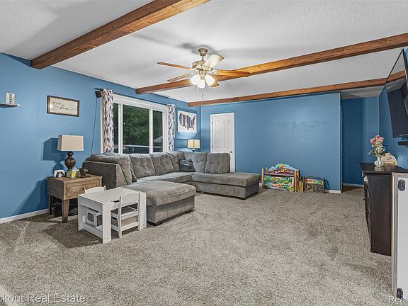 4th image of 8052 Irish Rd