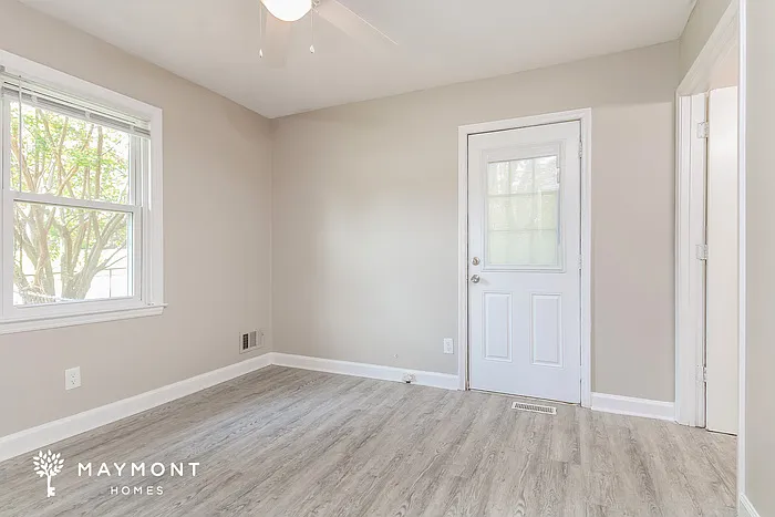 21 Newport Dr — Photo 9