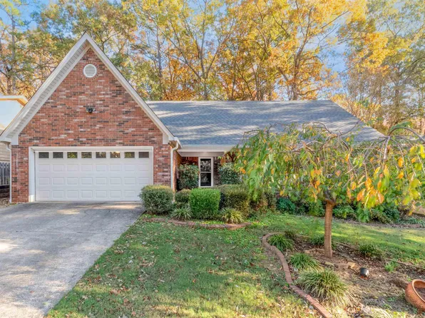 2211 Pear Orchard Dr, Little Rock, AR 72211
