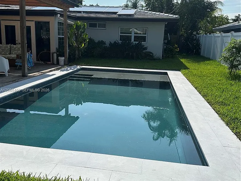 1251 SW 11th Ter — Photo 5