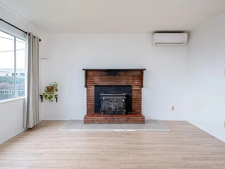 3660 NE Lombard St — Photo 5