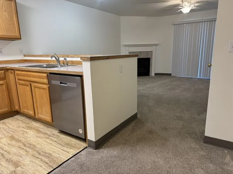 744 NE Savannah Dr — Photo 6