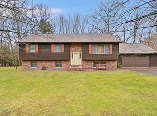 14 Fawn Ridge Dr, Hawley, PA 18428