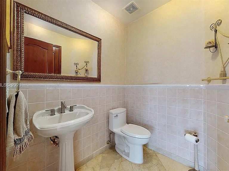 1131 Stillwater Dr — Photo 53