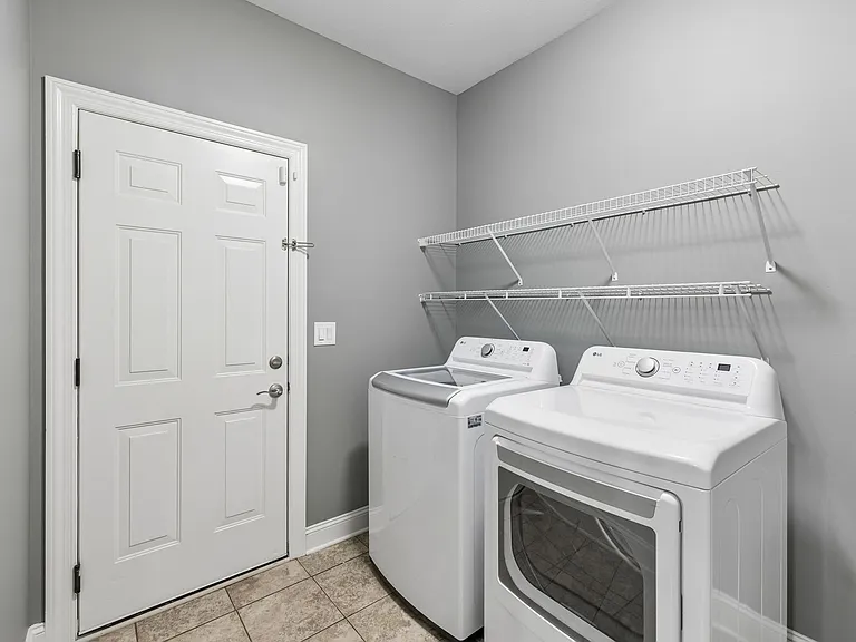 5425 Bungalow Cir — Photo 33