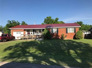 1004 Sunshine Ave, Green Forest, AR 72638