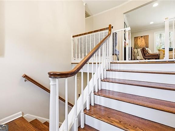 5th image of 2864 Briarlake Rd NE