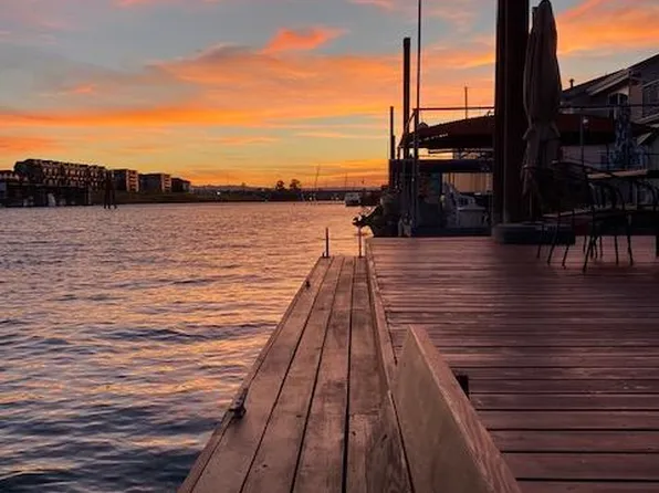 430 N Tomahawk Island Dr, Portland, OR 97217