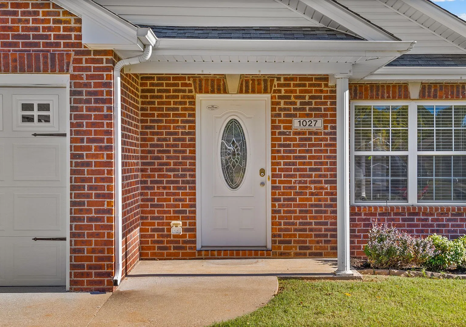Pet Friendly Three Bedroom! — Photo 3