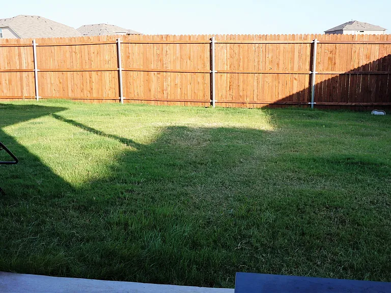 1108 Cushing Dr — Photo 2