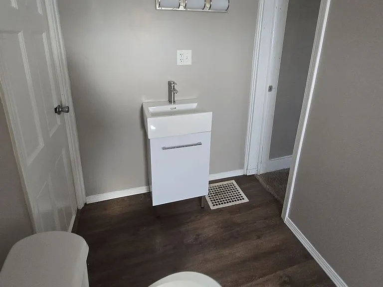 317 Cleveland St — Photo 12