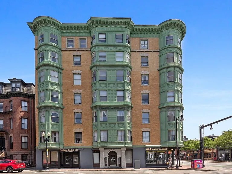 492 Massachusetts Ave — Photo 13