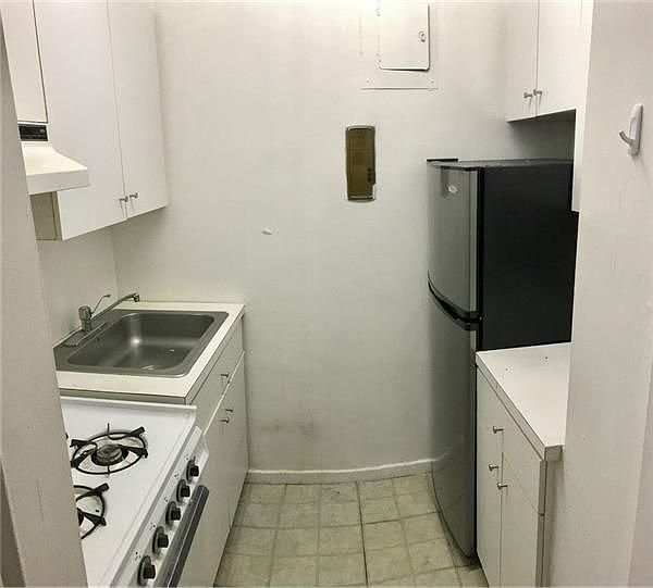 2nd image of 240 E 46th St APT 6B