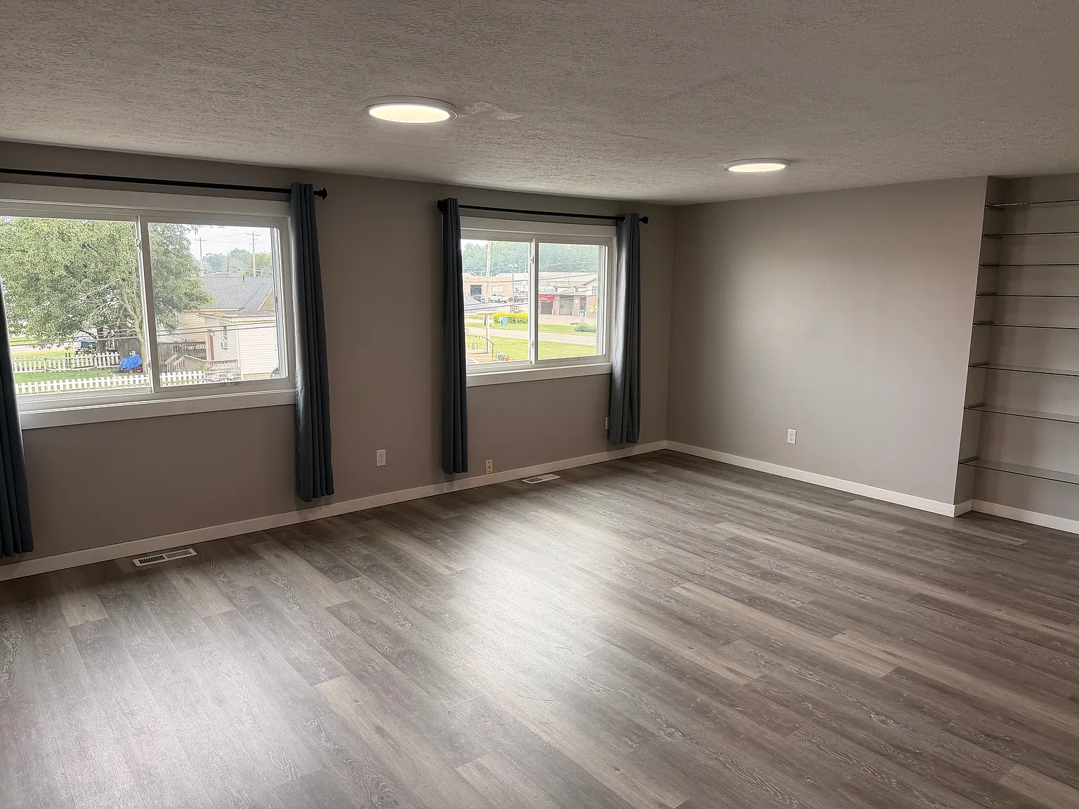 3 bed, 2100 sqft, $1,500 — Photo 4