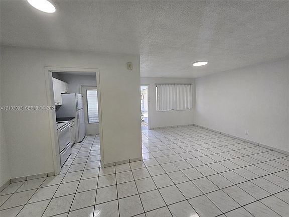3rd image of 1719 Wiley St APT 2
