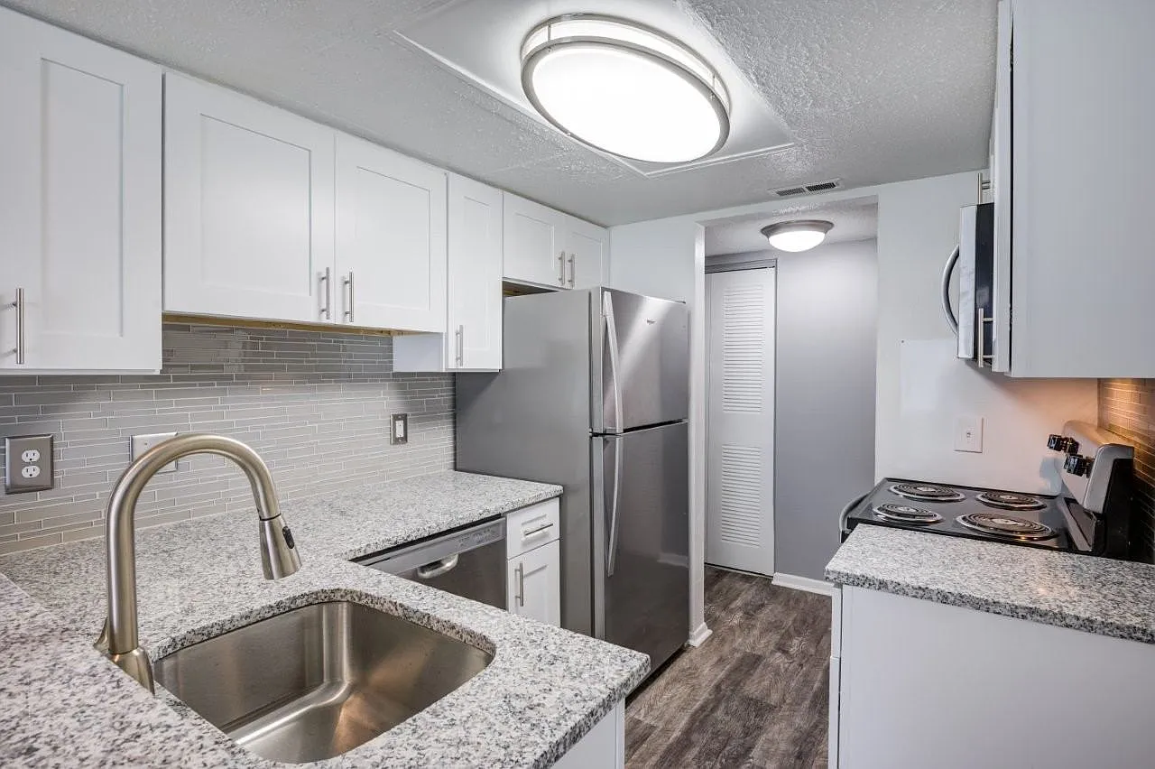 Astoria Park Apartment Homes — Photo 3
