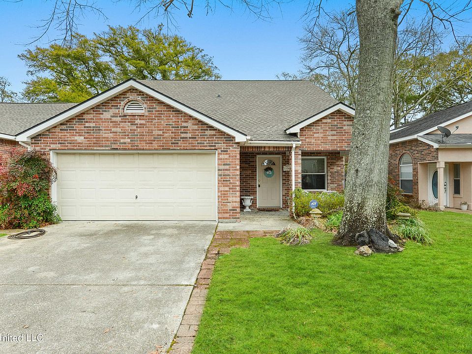 1st image of 11040 Oakcrest Dr