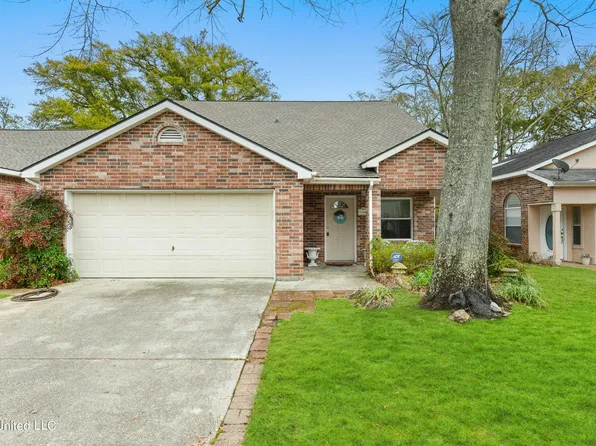 11040 Oakcrest Dr, Diberville, MS 39540