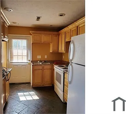 2214 W Market St #4 — Photo 1