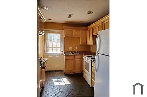 2214 W Market St #4 Photo 1
