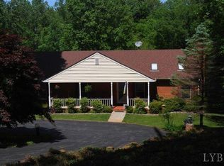 410 Casaloma Dr, Forest, VA 24551