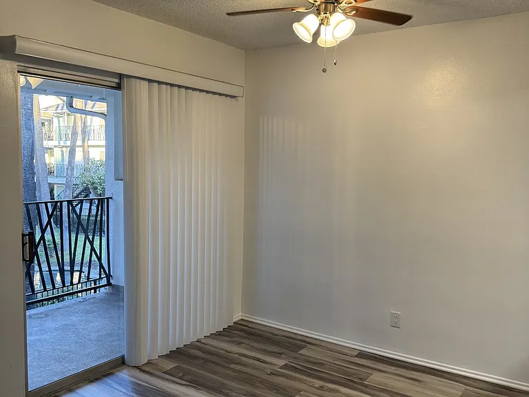 Oasis Apartments — Photo 21