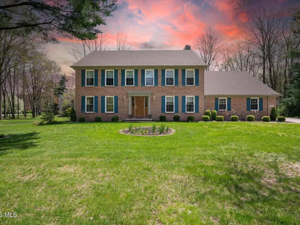 5901 Wildwood Ln, Whitehouse, OH 43571