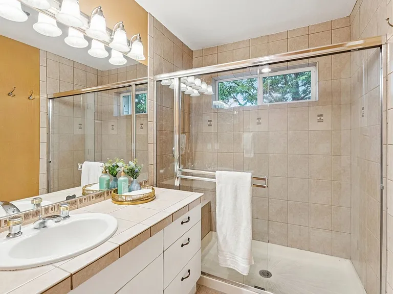 16219 Northup Way #C201 — Photo 33