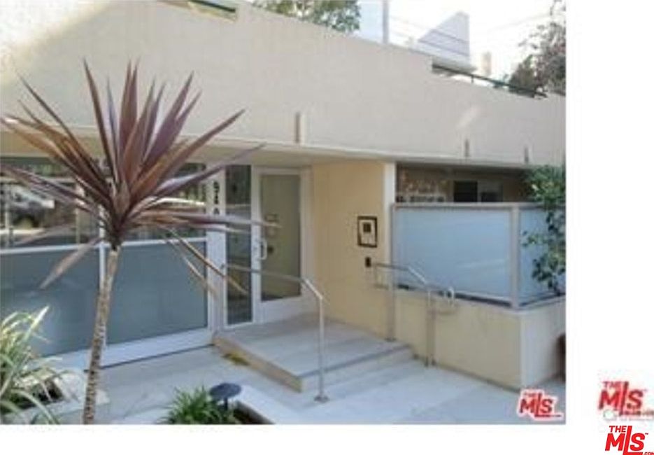 1st image of 940 Larrabee St #302