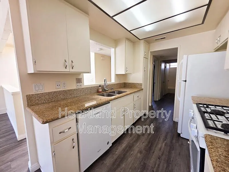 2 bed, 2.0 bath, 1278 sqft, $2,795 — Photo 3