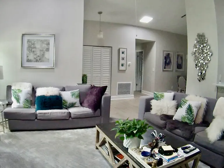 316 Parkside Ln — Photo 2