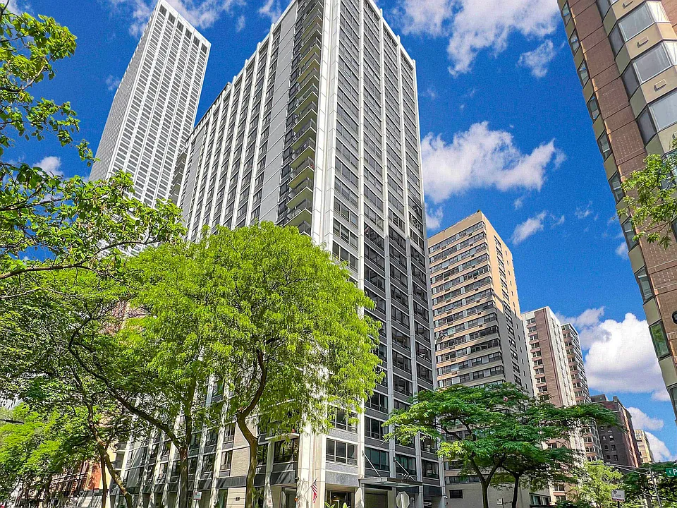 222 E Pearson St #404