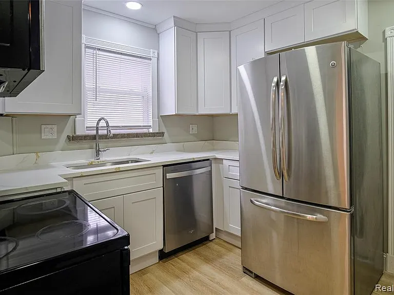 206 N Troy St — Photo 10