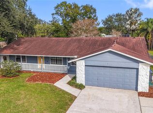 614 Hickory Lake Dr, Brandon, FL 33511