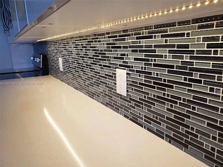 100 Golden Isles Dr #Penthouse 7 — Photo 32