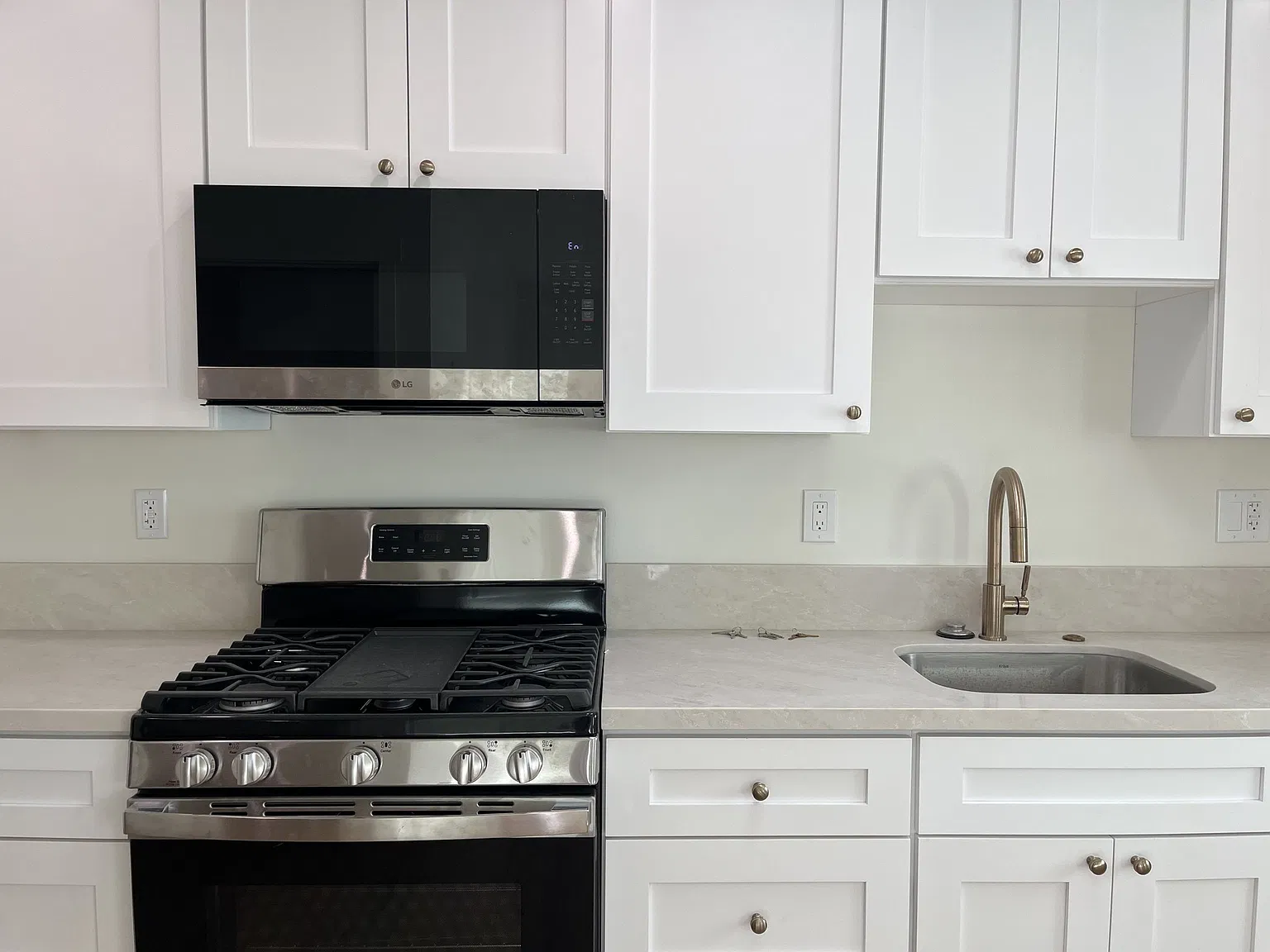 1 bed, 420 sqft, $1,950 — Photo 3