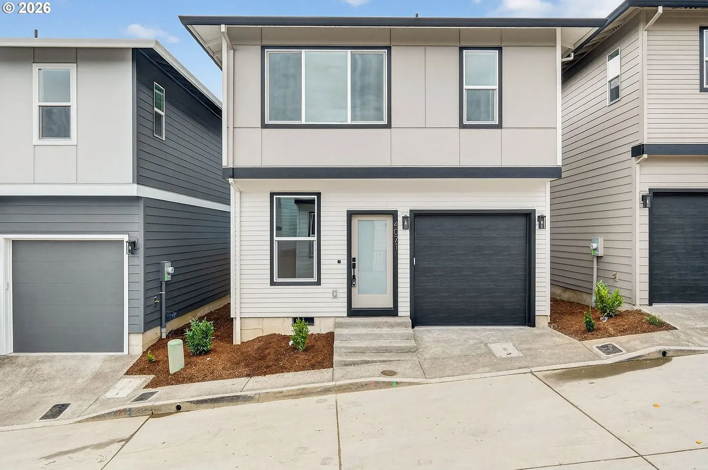 Stunning New Construction 2-Bedroom Home with Garage, Deck & Modern Kitchen — Photo 1