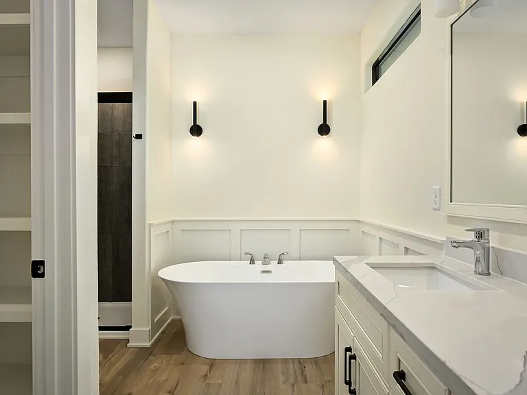 100 & 102 Amberwood Ct — Photo 13