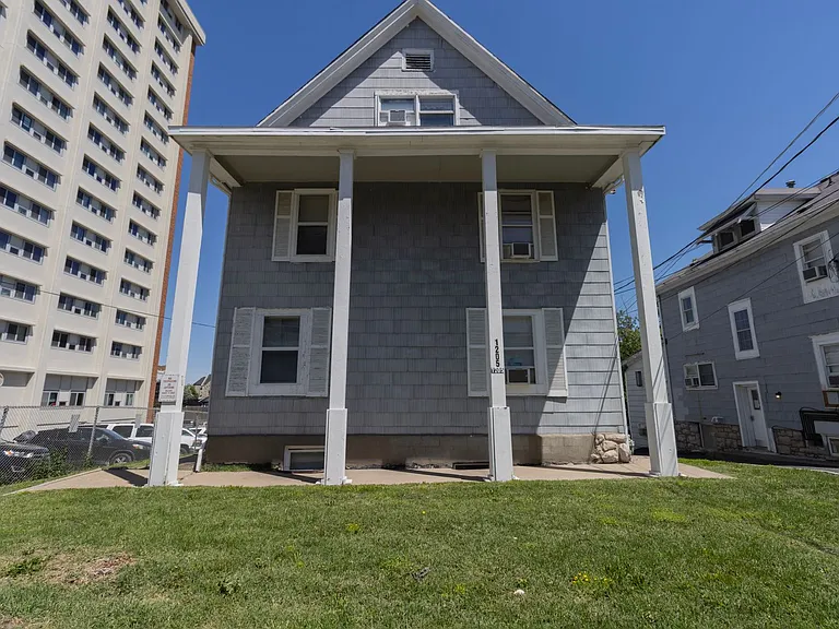1205 Paquin St — Photo 2