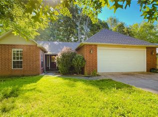 1856 N Hunters Rdg, Fayetteville, AR 72701