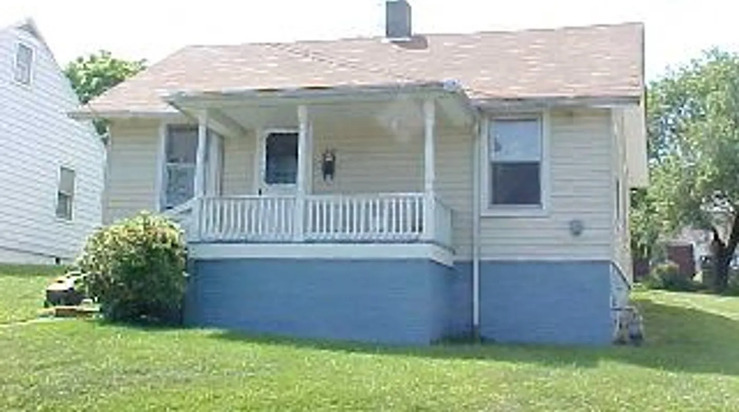 One Level 2 Bedroom House — Photo 2