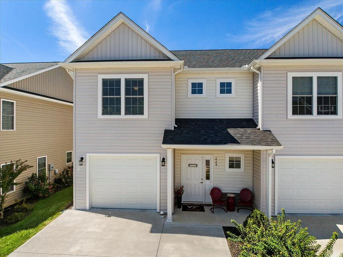 229 Louise Ln photo 1