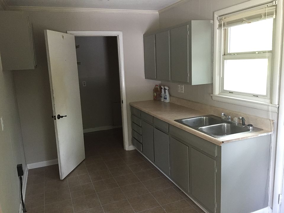 1st image of 1905 Karen Dr