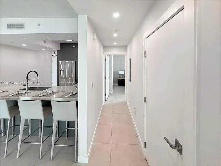 31 SE 5th St #3412 — Photo 9